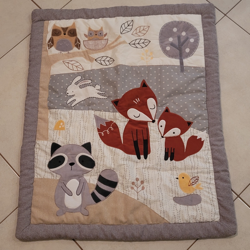 Lambs & Ivy Into the Woods Gray/White Tree Fox Raccoon Crib/Toddler Quilt